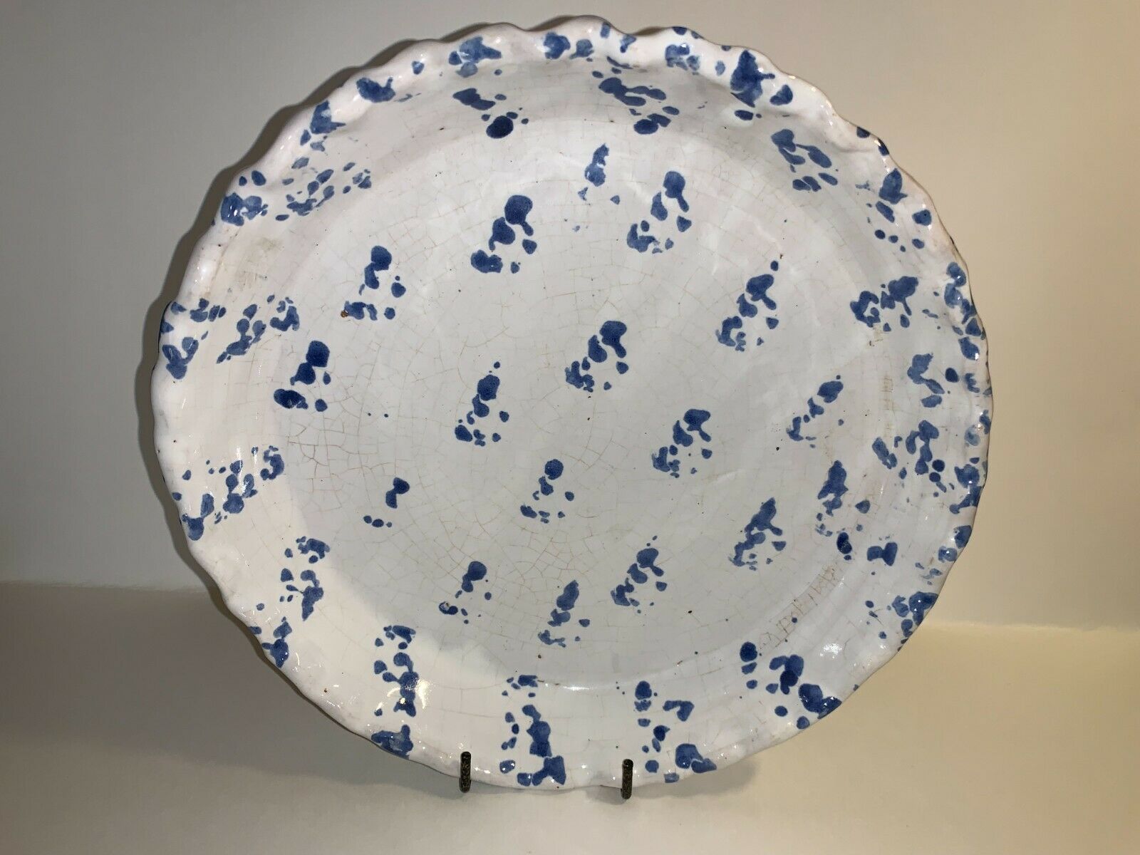 Bybee Kentucky Pottery Spongeware Ruffle Rim Pie Plate Blue Sponge On White